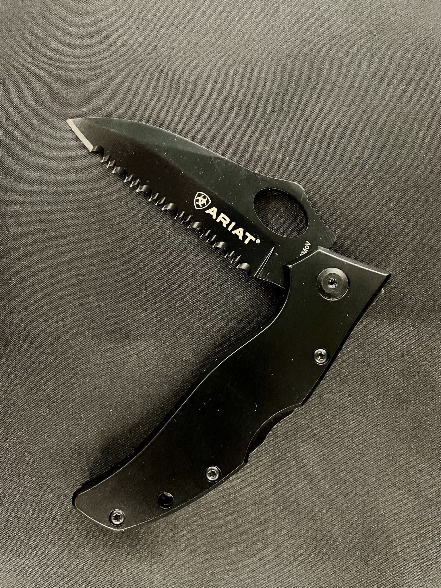 Ariat Black Serrated Knife.