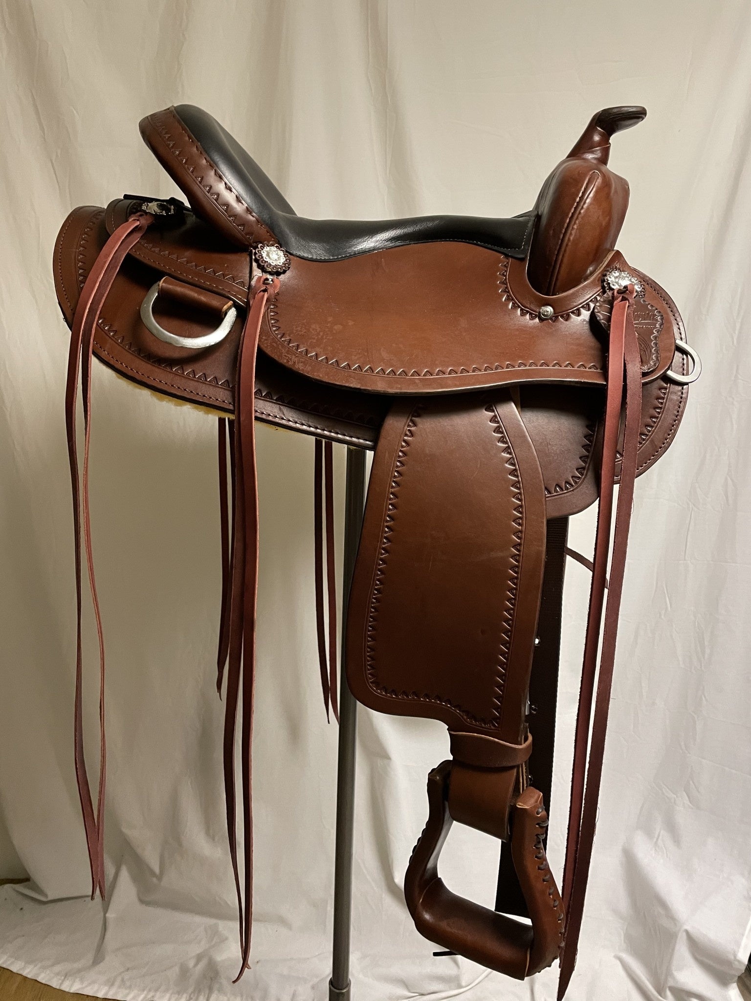 Scott Thomas 16" Larkspur Trail Saddle.