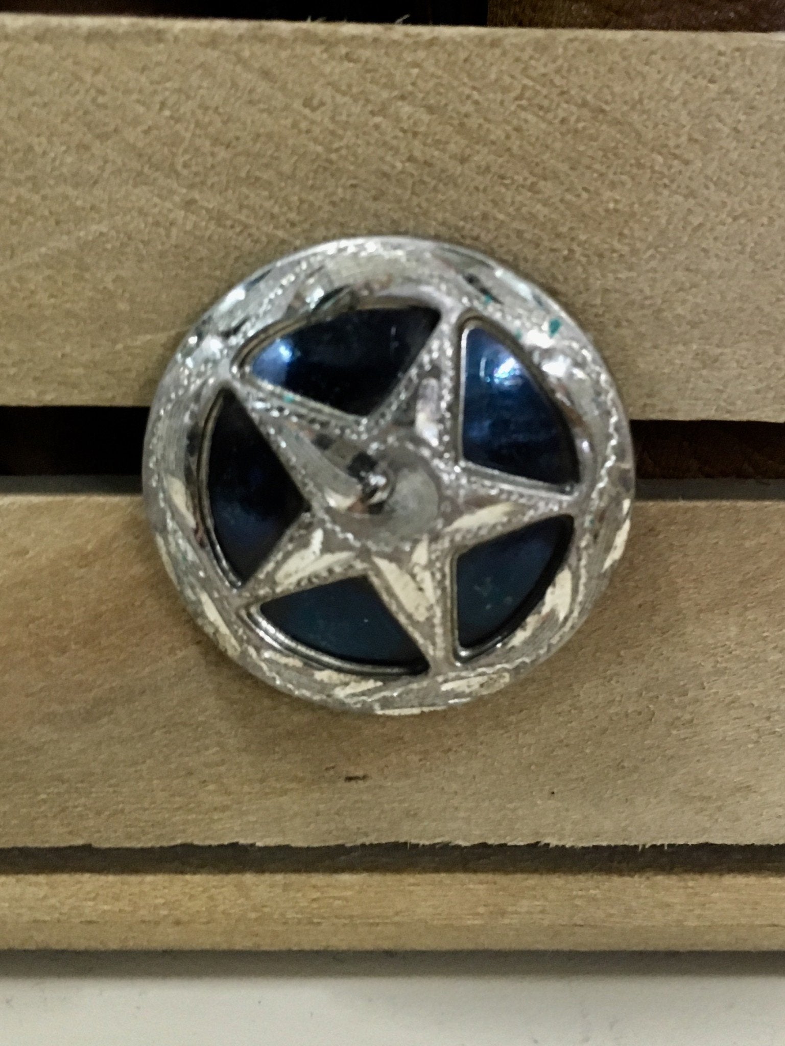 Medium Black Engraved Star Screw Conchos