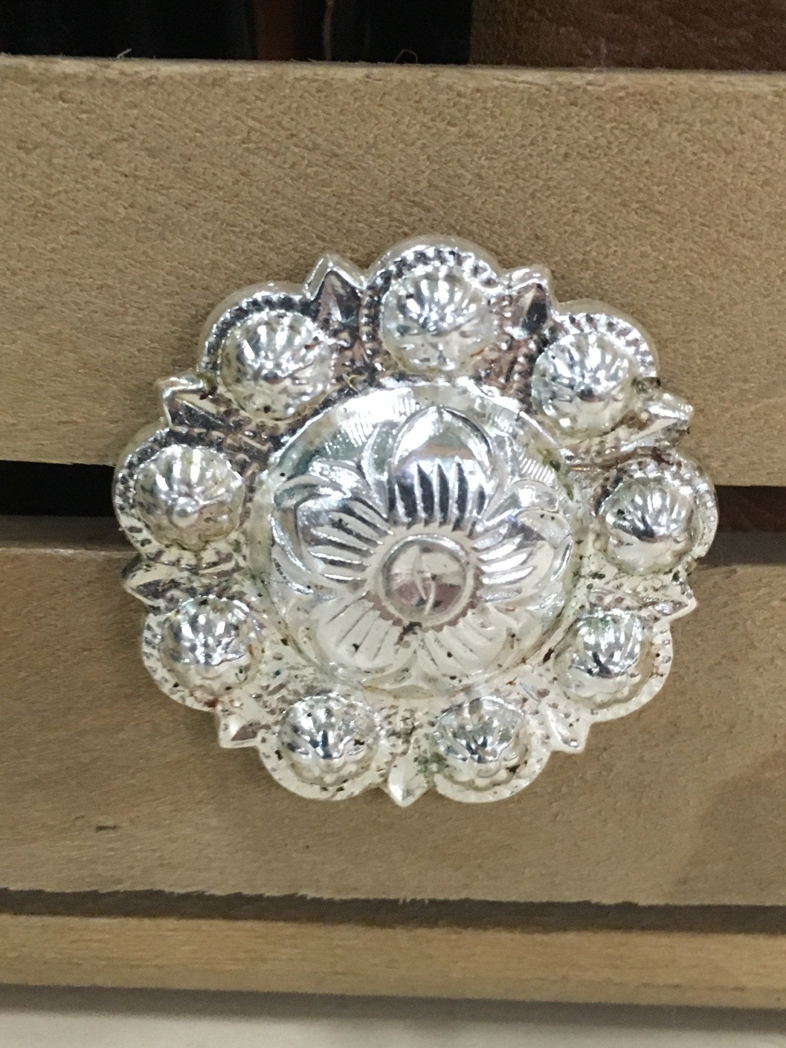 Med/Large Silver Berry Flower Screw Conchos