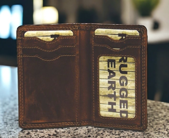 Rugged Earth Men's Small Leather Credit Card Wallet.