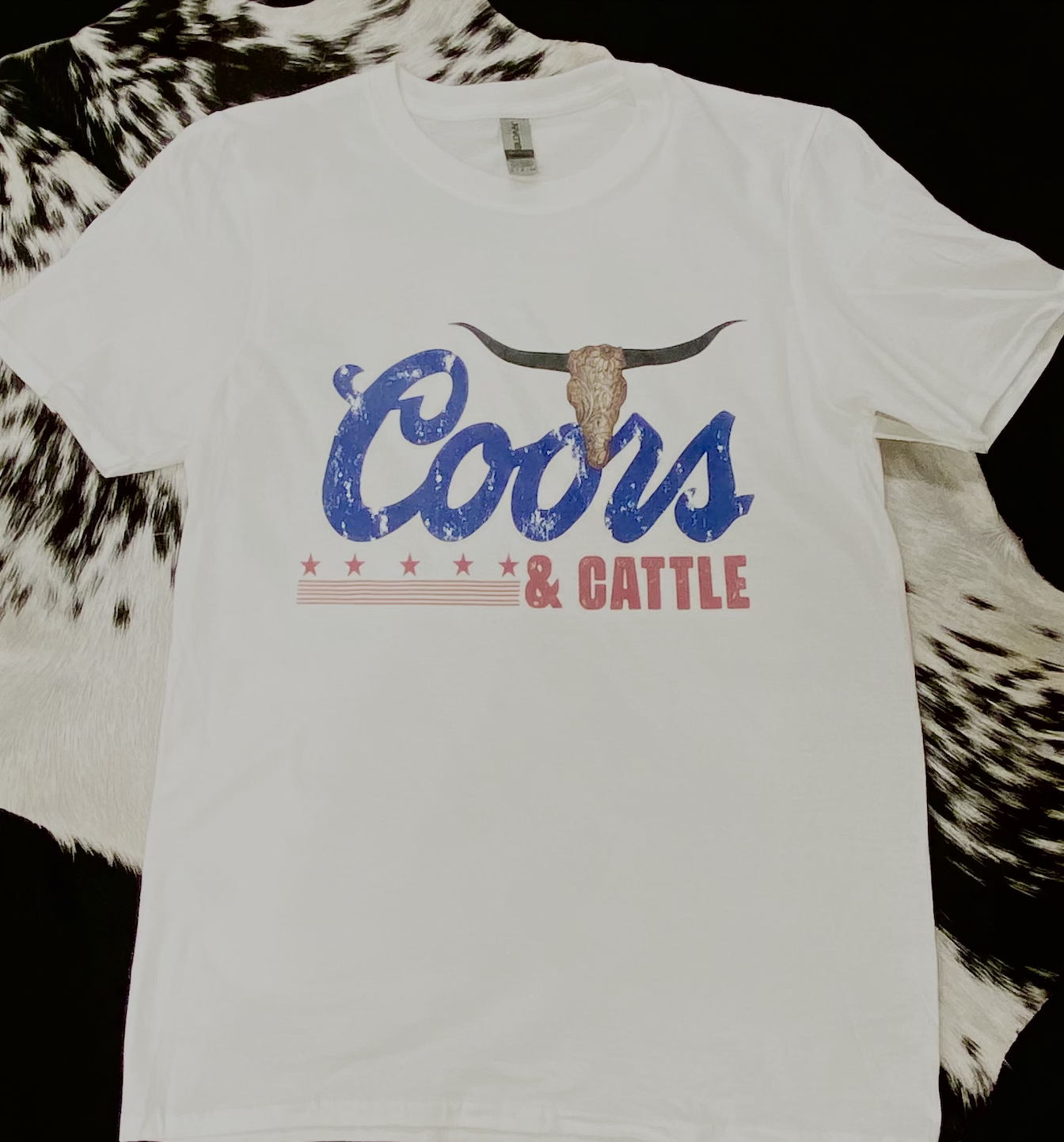 Whiskey & Lace Coors & Cattle Graphic Tee Size Medium