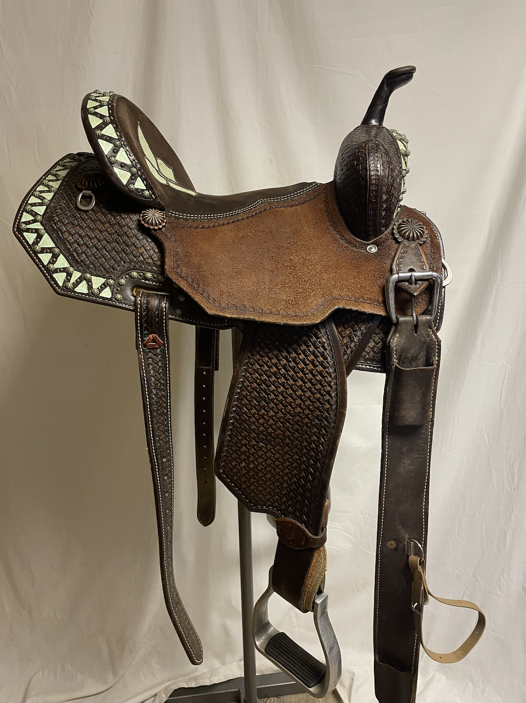 Used Double J Pro Barrel Saddle with Mint Green.