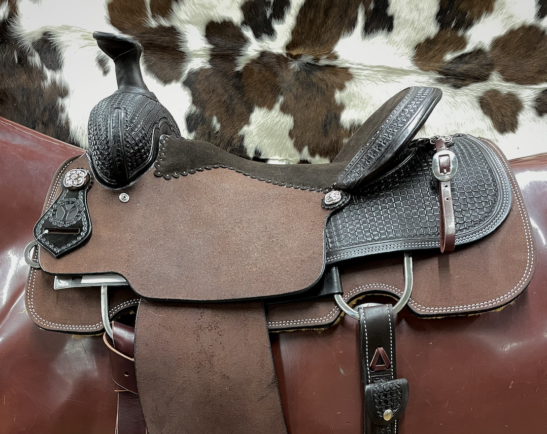 Circle Y 15.5" Mesquite Team Roping Saddle.