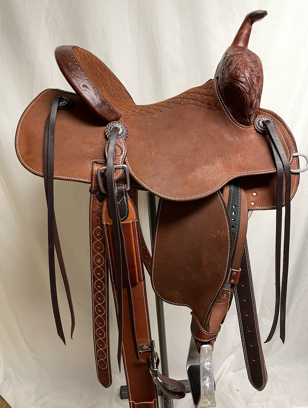 Martin 14" Chestnut Stingray Barrel Saddle.