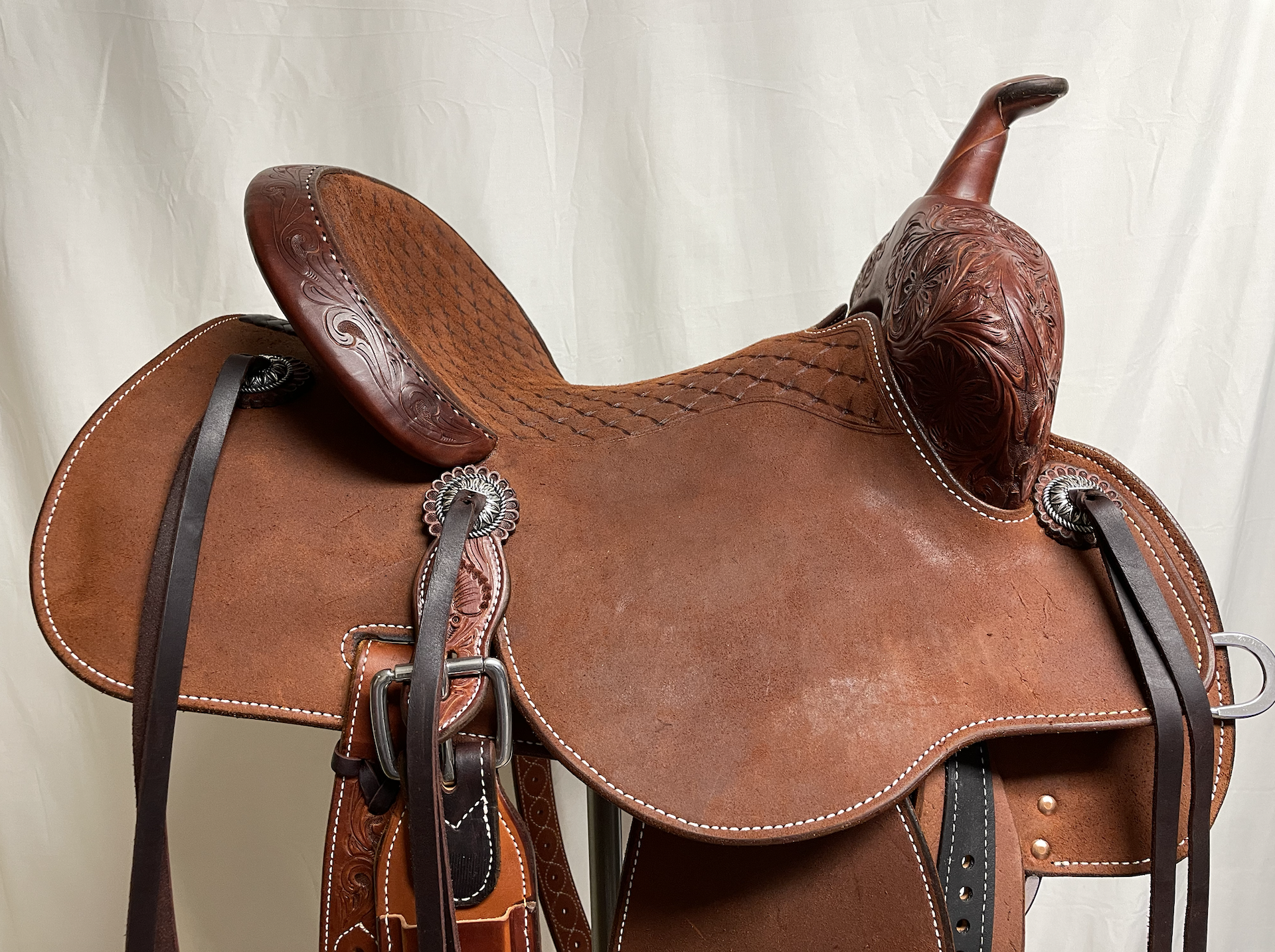 Martin 14" Chestnut Stingray Barrel Saddle.