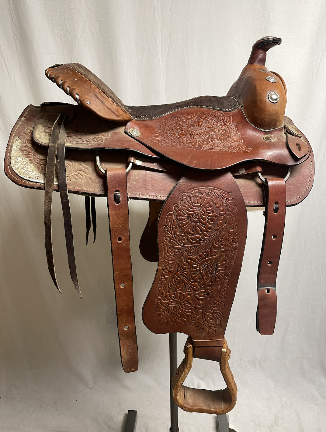 Used No Brand 16" Show Saddle